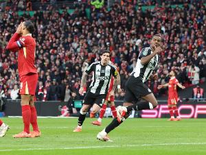 糟糕！伊萨克擅自离队激怒纽卡球迷：赶紧拿钱走人，结束这场闹剧