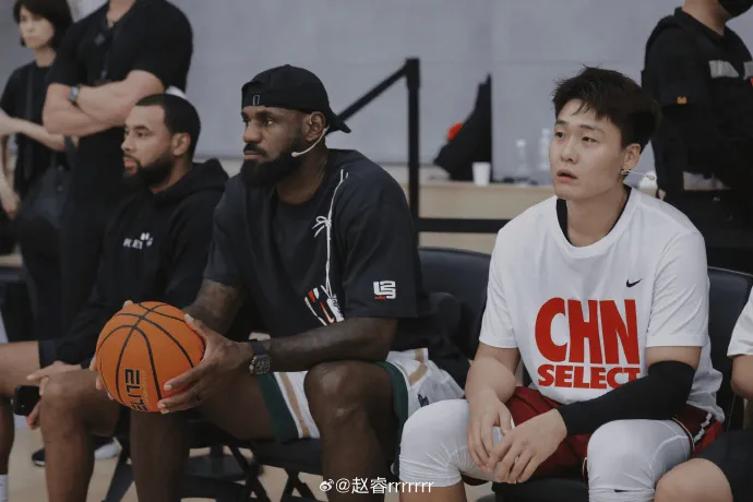 开云首页APP-解锁多重身份！赵睿晒多图回顾参加詹姆斯中国行精彩瞬间