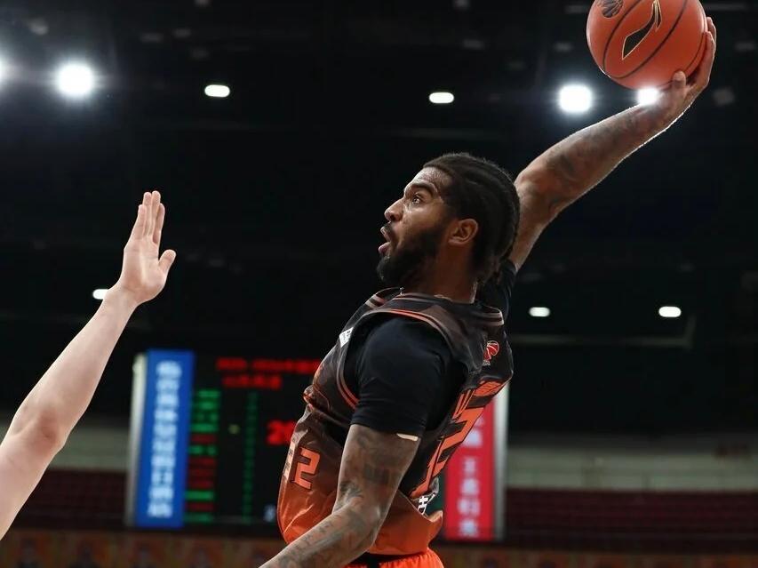 开云首页入口-山东男篮主场迎战吉林，有望冲击7连胜，克里斯再会摊手好搭档