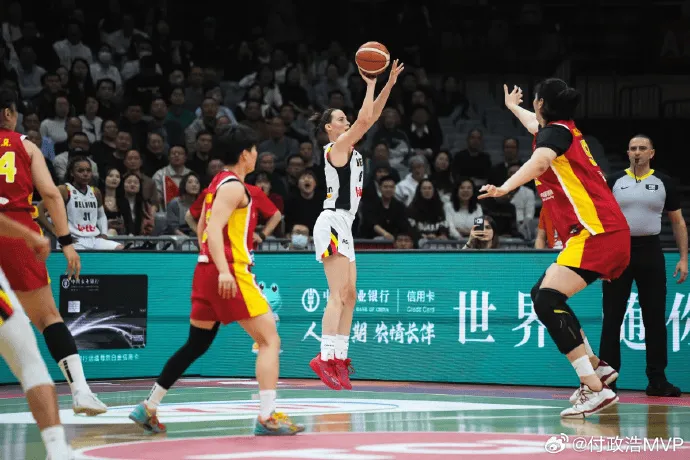 开云平台中国-媒体人：中国女篮输得心服口服，后卫线的组织串联太过艰涩